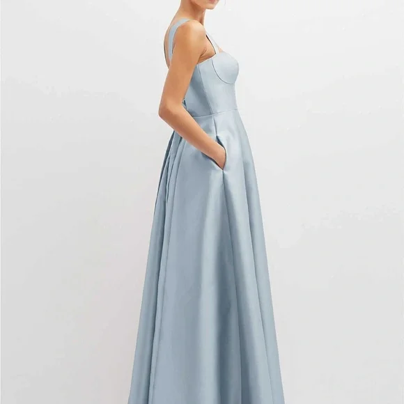 Elegant Blue Evening Gown - Picture 3 of 10